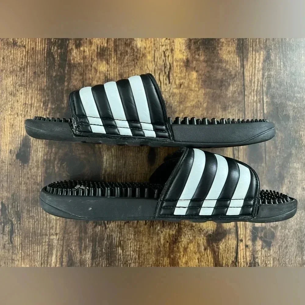Adidas | Addisage mens slides. Size: 6 mens/7 women’s.